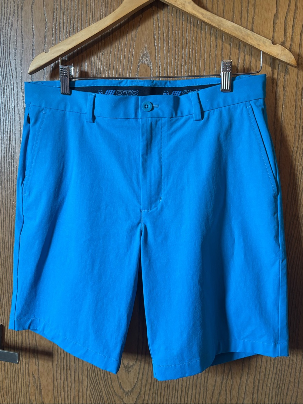 Vineyard Vines Men’s Bright Blue Flat-Front Performance Shorts - OTG
